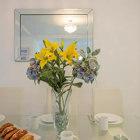 Apartment Luxury In With Parking And Pool *