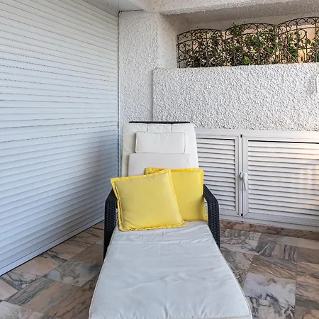 Luxury In With Parking And Pool Apartment *