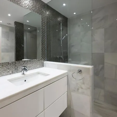 Luxury In With Parking And Pool Apartment