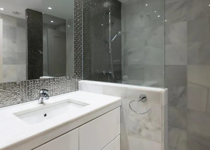 Luxury In With Parking And Pool Appartement