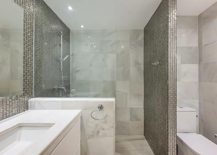 Luxury In With Parking And Pool Appartement *