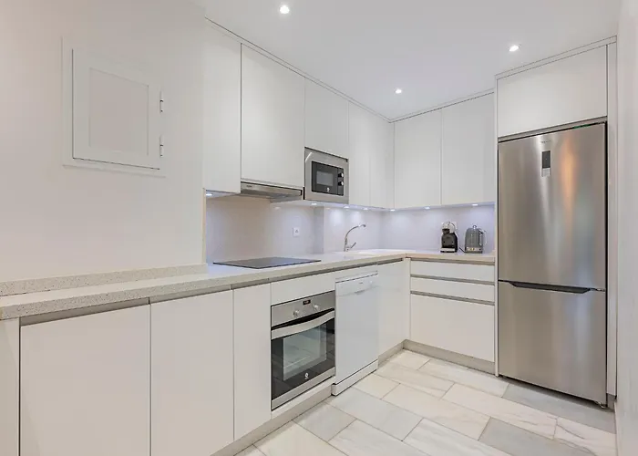 Luxury In With Parking And Pool Appartement *